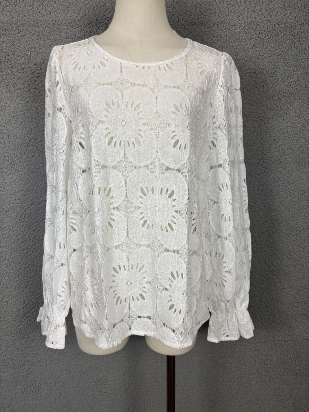 Women's Long Sleeve Lace Embroidered Spring/Summer Casual Shirt Medium NWT's